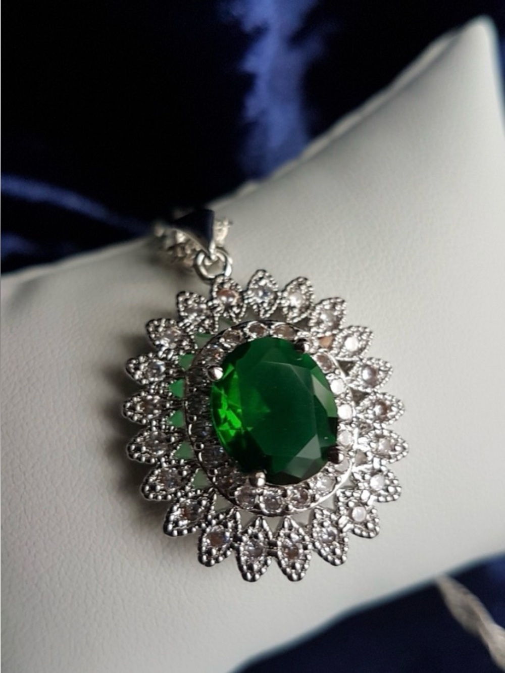 Swarovski Elements 925 Sterling Silver Emerald Green Flower Halo Necklace NEW